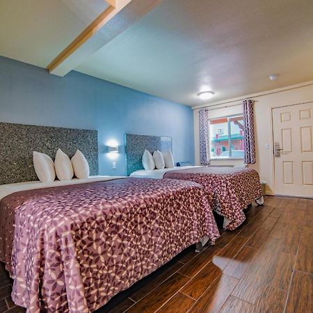 Turlock Inn Экстерьер фото