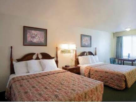 Turlock Inn Экстерьер фото